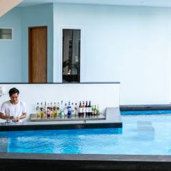 Swim up Bar